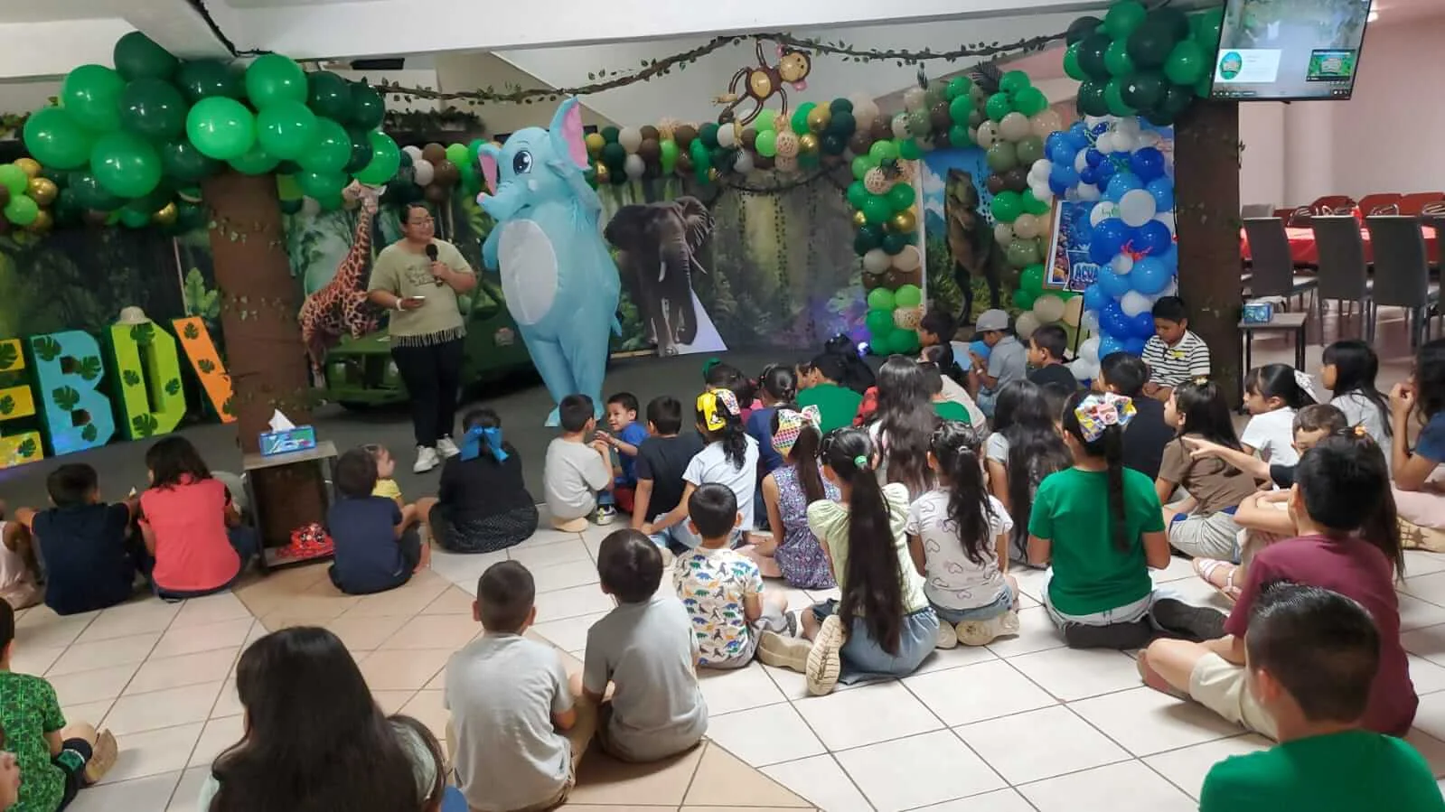 Niños de la comunidad durante la actividad